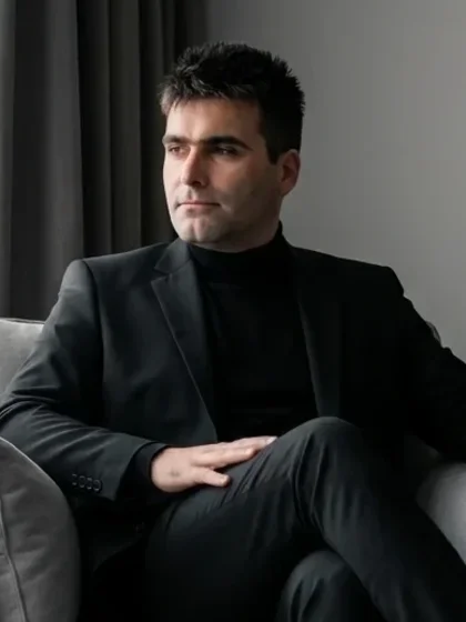 Portrait of Dušan Perišić, founder of ExpireMate